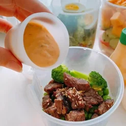 Tragbarer Salatbecher – Mini-Salatbehälter mit Gabel