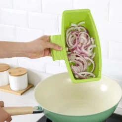 Tragbares Gemüseschneidebrett mit Abtropffläche