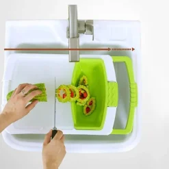 Tragbares Gemüseschneidebrett mit Abtropffläche