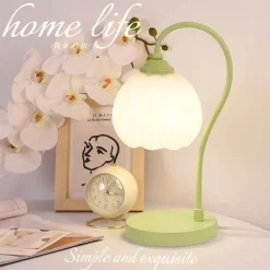 Tulpen-Tischlampe – Dekorative Blumenbeleuchtung