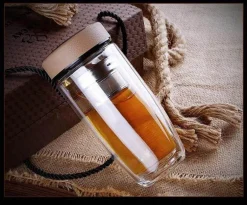 Umweltfreundliche, doppelt isolierte Glaswasserflasche – wiederverwendbares Trinkgeschirr