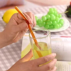 Umweltfreundlicher, wiederverwendbarer Trinkhalm aus Glas – farbenfrohes Bar-Accessoire