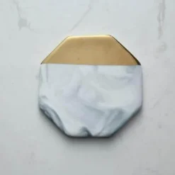 Untersetzer mit Marmorstreifen – Luxuriöses Trinkgeschirr aus Keramik