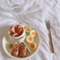 Unterteilter Portionskontrollteller – Gesunder Mahlzeitenteller für eine ausgewogene Ernährung