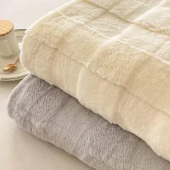Vanessa Decke – Kuschelweicher Überwurf