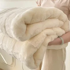 Vanessa Decke – Kuschelweicher Überwurf