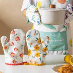 Verbrühungssichere Backhandschuhe mit Blumenmuster