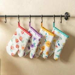 Verbrühungssichere Backhandschuhe mit Blumenmuster