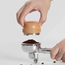 Verstellbarer Espresso-Stampfer – Edelstahl mit Griff aus Buchenholz