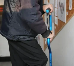 Verstellbarer Gehstock – Starke Mobilitätshilfe für Senioren