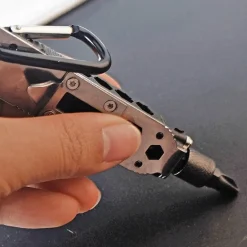 Verstellbarer Mini-Schraubendreher – Kompaktes Campingwerkzeug