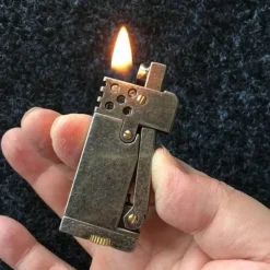 Vintage Feuerzeug mit seitlicher Zündung – Retro-Flammenwerkzeug