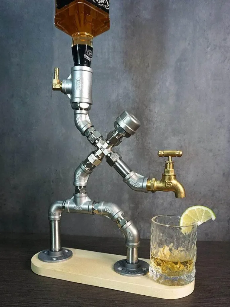Vintage Industrieller Getränkespender aus Rohren - Einzigartiges Home-Bar-Accessoire