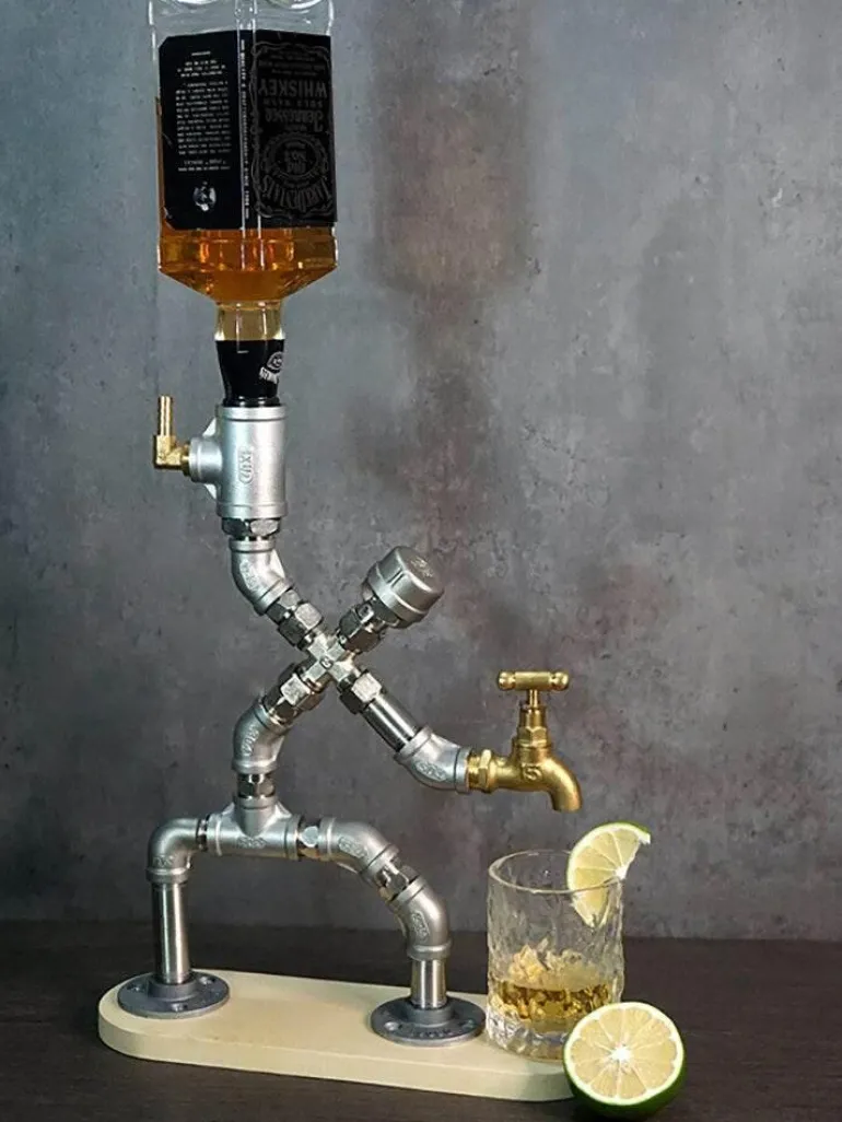 Vintage Industrieller Getränkespender aus Rohren - Einzigartiges Home-Bar-Accessoire