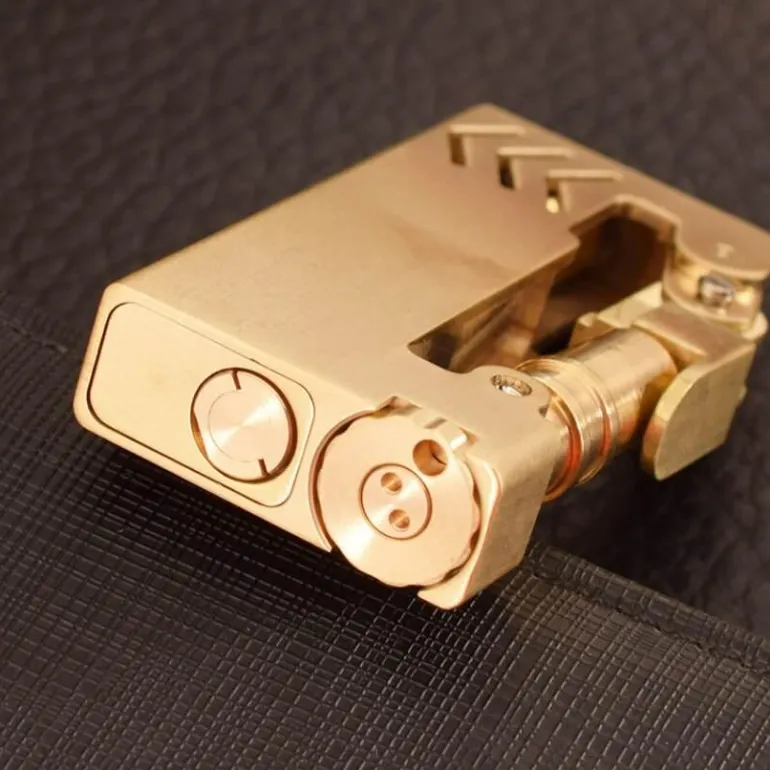 Vintage Messing Kerosin Feuerzeug - Antikes mechanisches Flammenwerkzeug