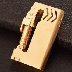 Vintage Messing Kerosin Feuerzeug - Antikes mechanisches Flammenwerkzeug