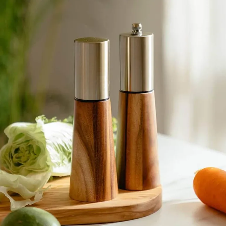 Vintage Pfeffermühle aus Holz – ein klassisches Küchenutensil