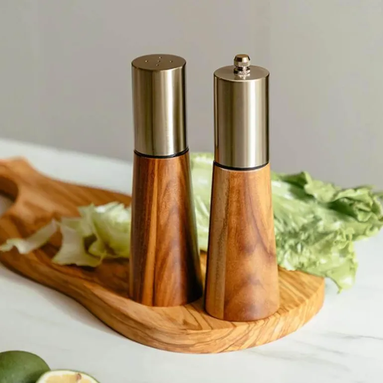 Vintage Pfeffermühle aus Holz – ein klassisches Küchenutensil