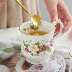 Vintage Phnom Penh Blumenbecher - Elegante Teetasse mit Handgriff für das Home Office