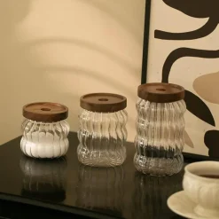 Vorratsdose aus gewelltem, gestreiftem Glas – dekorativer Behälter