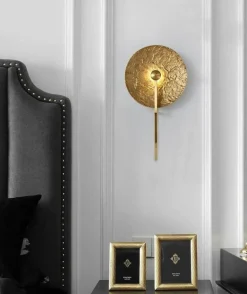 Wandlampe - Elegante goldene Glockenleuchte