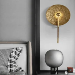 Wandlampe - Elegante goldene Glockenleuchte