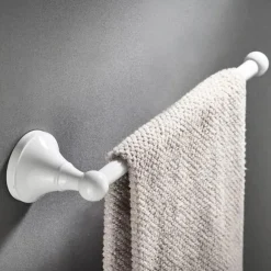 Wandmontiertes Badezimmer-Zubehörhalter-Set – Organizer für Handtücher, Toilettenartikel und Accessoires