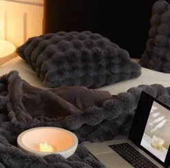 Weiches Dekokissen aus Kunstfell - Genevieve Kissen