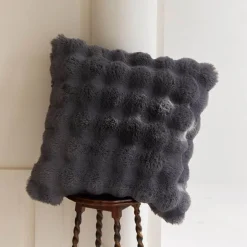 Weiches Dekokissen aus Kunstfell - Genevieve Kissen