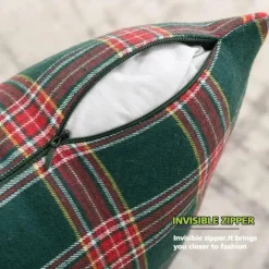 Weihnachtlich karierte Kissenhülle - Grünes und rotes Kissen für die Heimdekoration