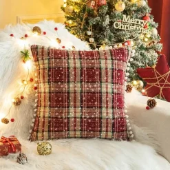 Weihnachtlich karierte Kissenhülle - Grünes und rotes Kissen für die Heimdekoration