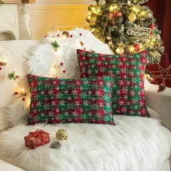 Weihnachtlich karierte Kissenhülle - Grünes und rotes Kissen für die Heimdekoration