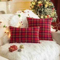 Weihnachtlich karierte Kissenhülle - Grünes und rotes Kissen für die Heimdekoration