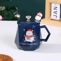 Weihnachtliches Keramiktassen-Set mit Weihnachtsmann- und Elch-Motiv