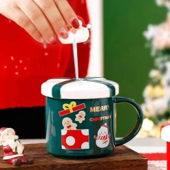 Weihnachtstasse aus Keramik mit Deckellöffel – festliche Weihnachtsgeschenktasse