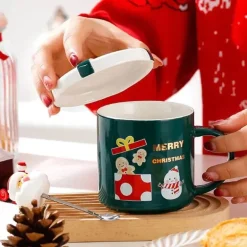 Weihnachtstasse aus Keramik mit Deckellöffel – festliche Weihnachtsgeschenktasse