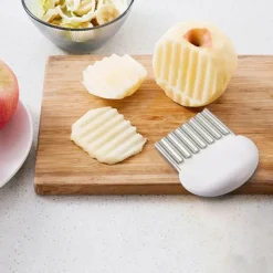 Wellenförmiges Schneidemesser - Edelstahlschneider für Obst und Gemüse