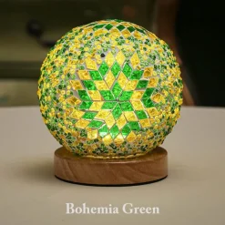 Wiederaufladbare Tischlampe aus böhmischem Glas – stilvoller Akzent für die Inneneinrichtung