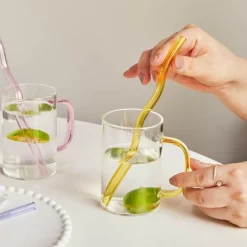 Wiederverwendbarer Glasstrohhalm – farbenfrohe, umweltfreundliche Alternative