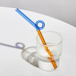 Wiederverwendbarer Glasstrohhalm – farbenfrohe, umweltfreundliche Alternative