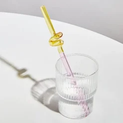 Wiederverwendbarer Glasstrohhalm – farbenfrohe, umweltfreundliche Alternative