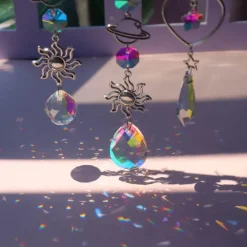 Windspiel und Sonnenfänger aus Kristall mit Mond-Design – Verträumte Heimdekoration