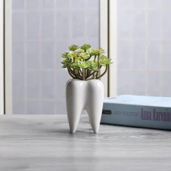 Zahnförmiger Blumentopf aus Keramik – moderner weißer Übertopf